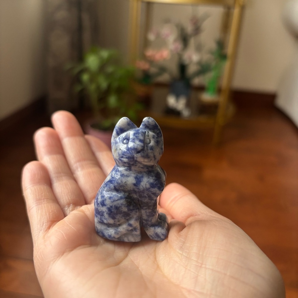 Sodalite Crystal Cat Carving (💸 Bundle Crystals to Save!)